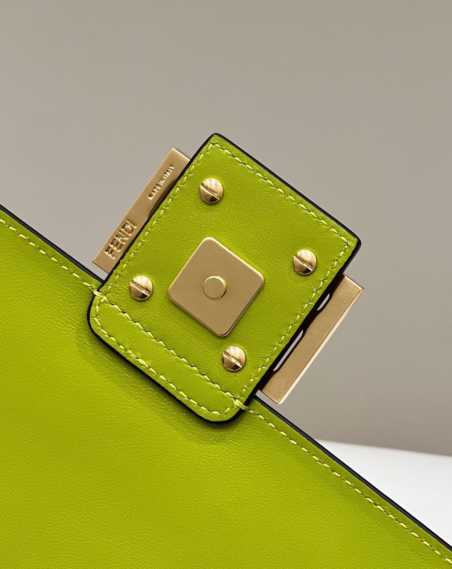 BAGUETTE WITH FF MOTIF 27 IN LIMERICK SOFT LAMBSKIN GOLD HARDWARE mysite