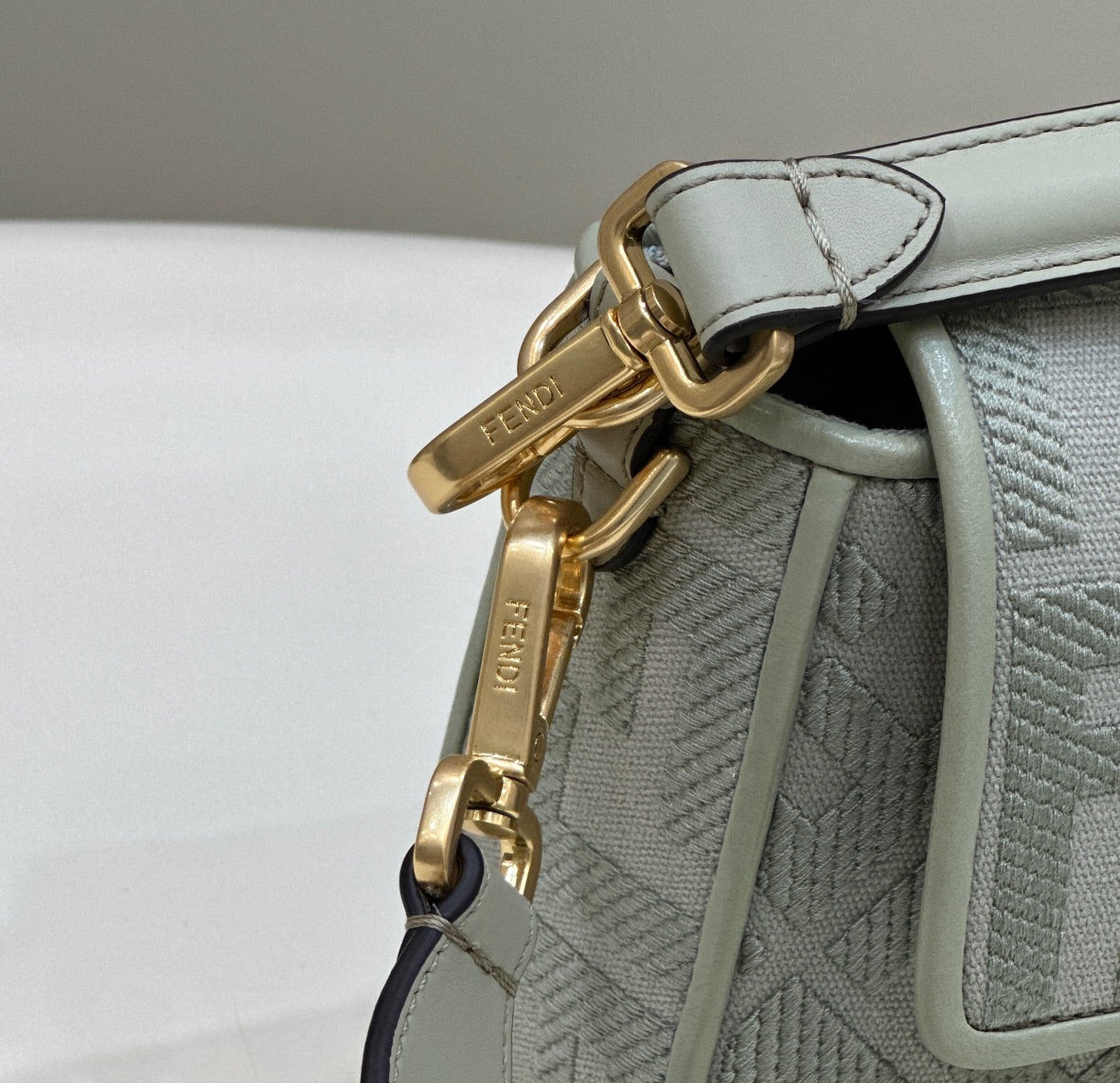 BAGUETTE WITH FF MOTIF 27 IN BITTER JACQUARD FABRIC GOLD HARDWARE mysite