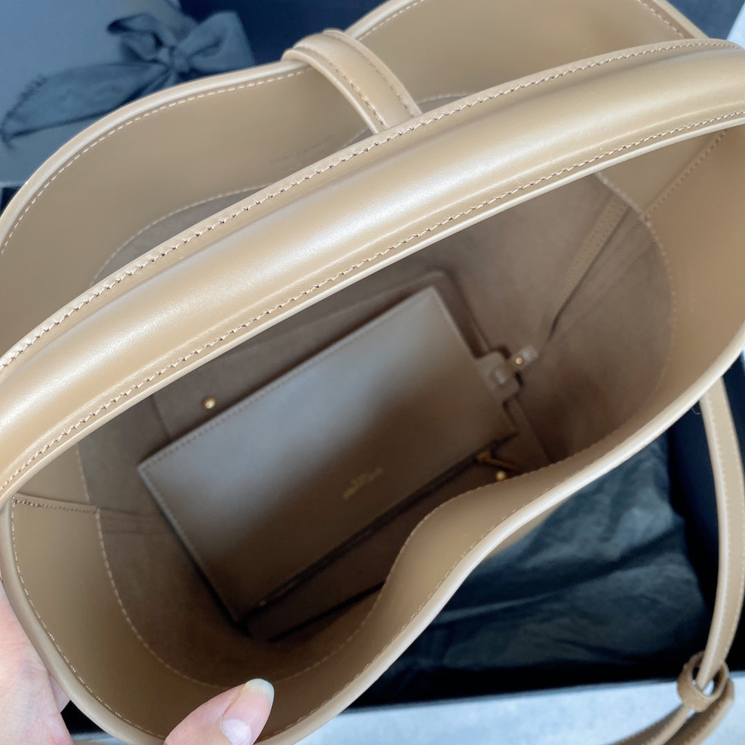 le 37 20cm dark beige shiny calfskin mysite