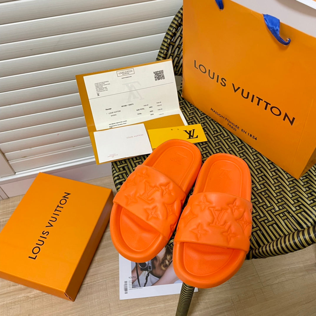 Fas-1hion Embos-1s-1ed Couple Slippers-1 mysite