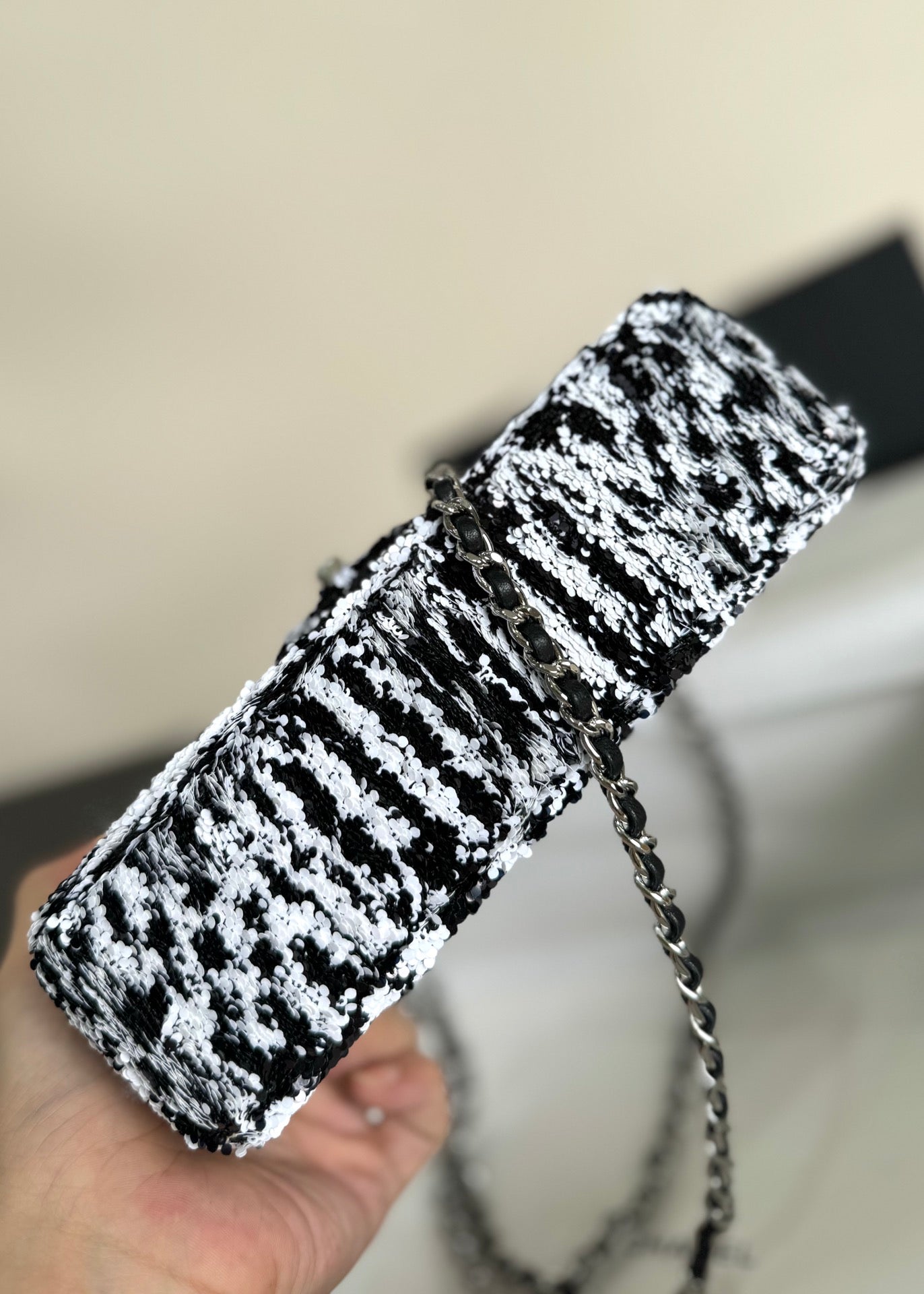 FLAP BAG 20 IN BLACK AND WHITE SAQUINS SILVER HARDWARE mysite
