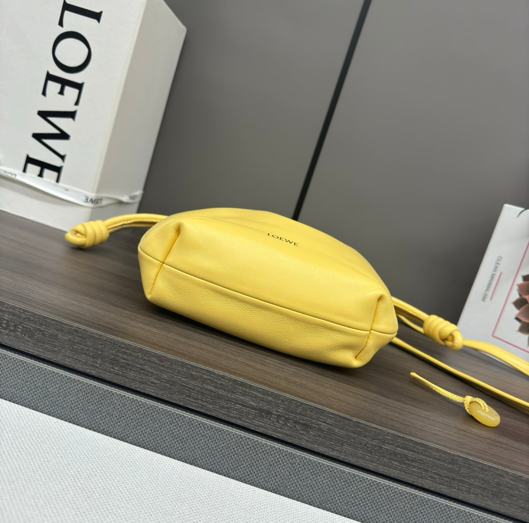 LOE 23 FLAMENCO PURSE BUCKET IN YELLOW LAMBSKIN mysite