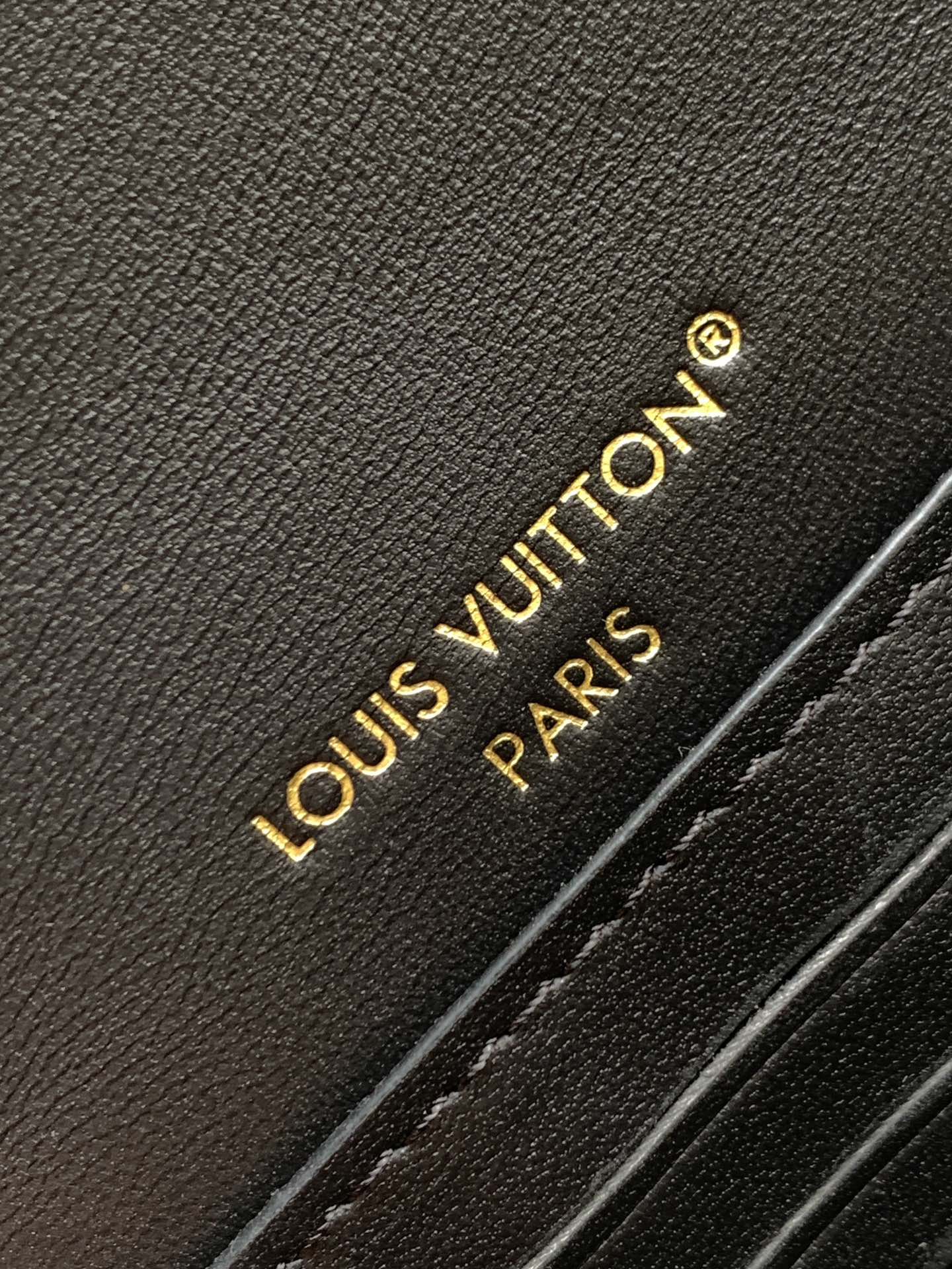 LV WOC Go-14 20cm Black Sheepskin GHW mysite