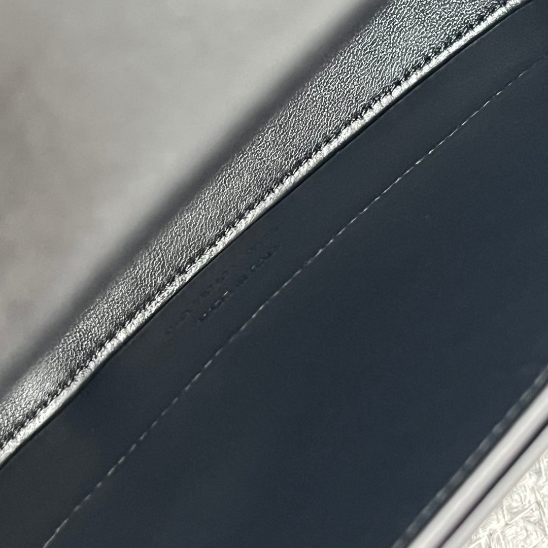 VOLTAIRE 24 IN BLACK CALFSKIN GOLD LOGO mysite