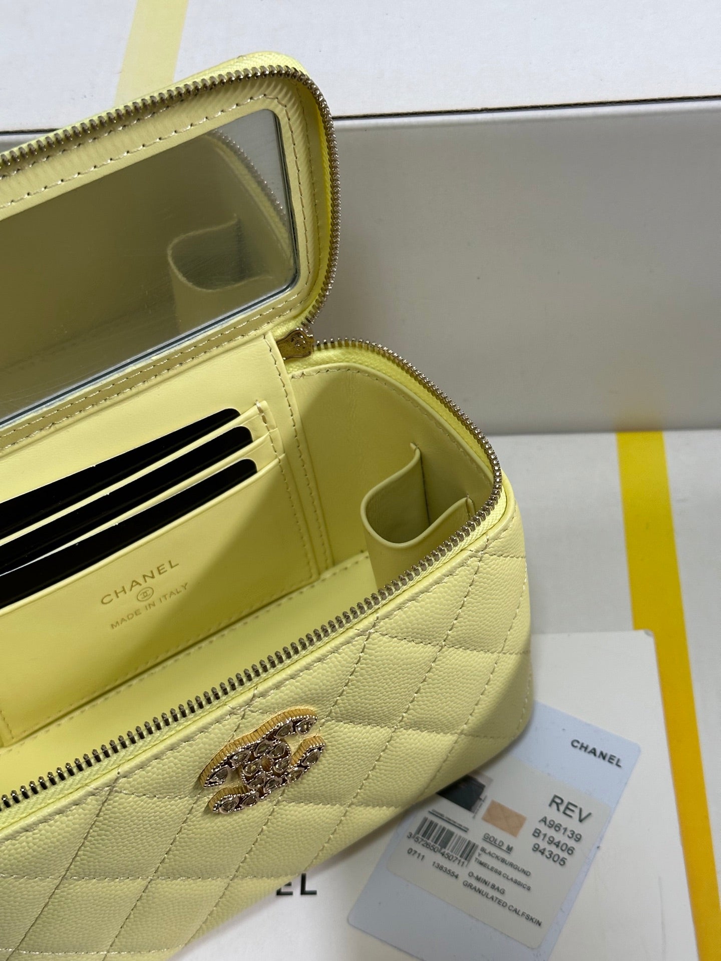 CC 25C Vanity Case 17cm Yellow Caviar Leather Heart Rhinestone Light Gold Hardware 243418 mysite