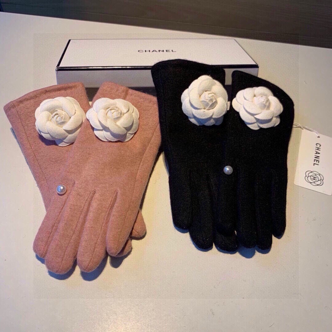 GLOVES IN CREPE PINK WOOL WITH LARGE WHITE FLOWER 464992 mysite