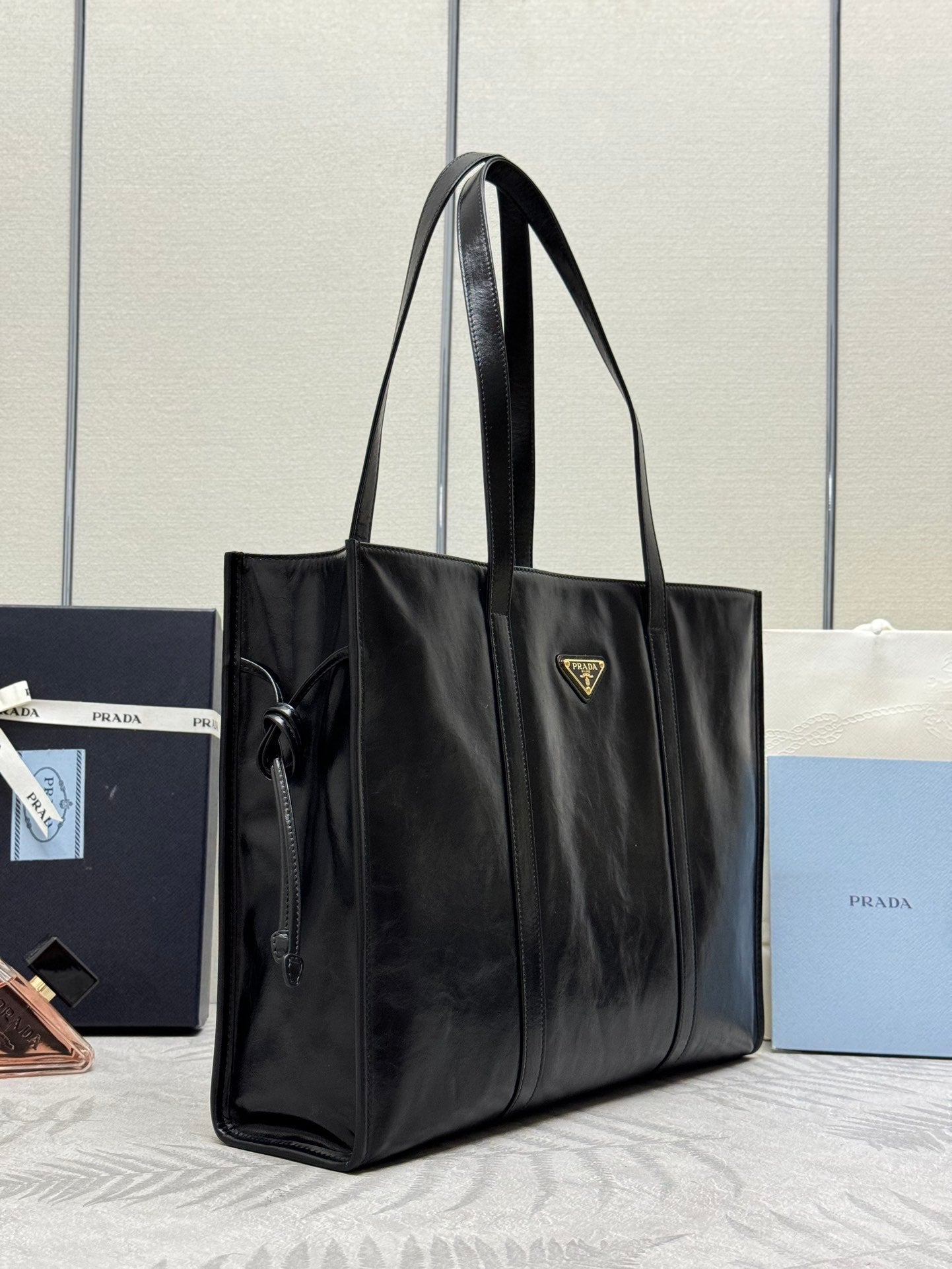 TOTE BAG 39 IN BLACK SMOOTH CALFSKIN mysite