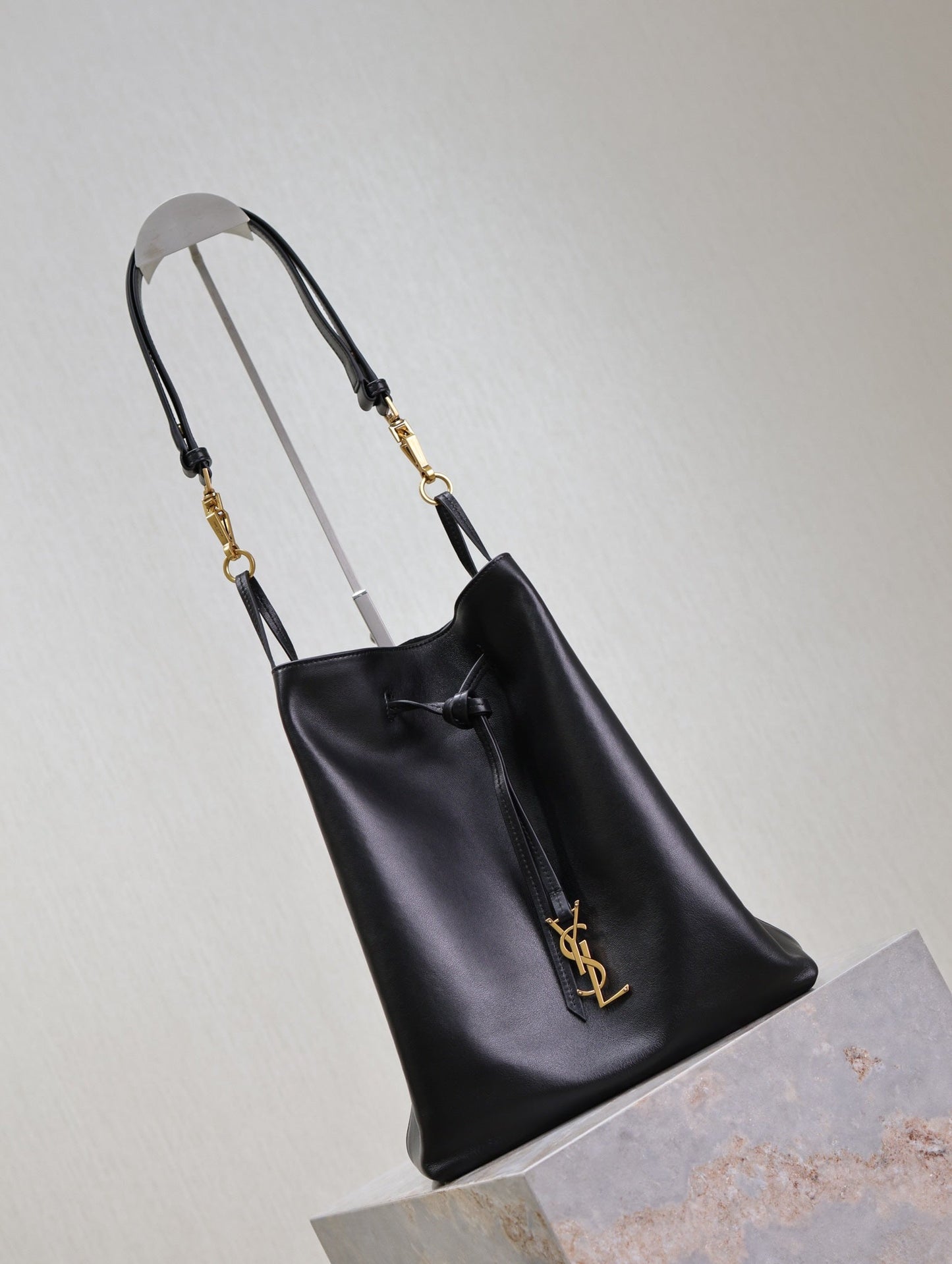 POCHON BUCKET BAG 30 IN BLACK LAMBSKIN GOLD HARDWARE mysite