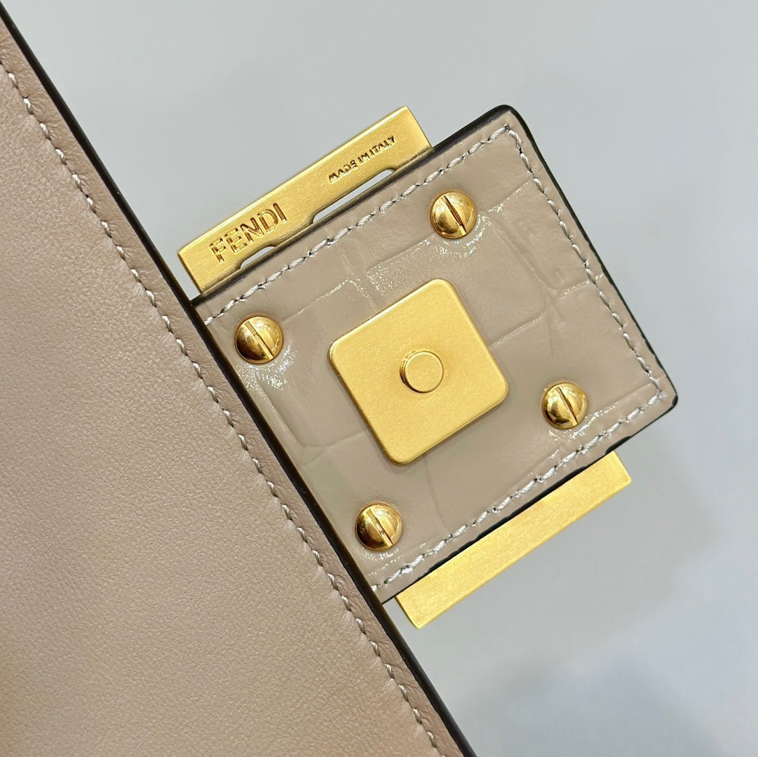FENDI BAGUETTE 27 BAG IN SAND BEIGE CALFSKIN WITH GOLD HARDWARE mysite