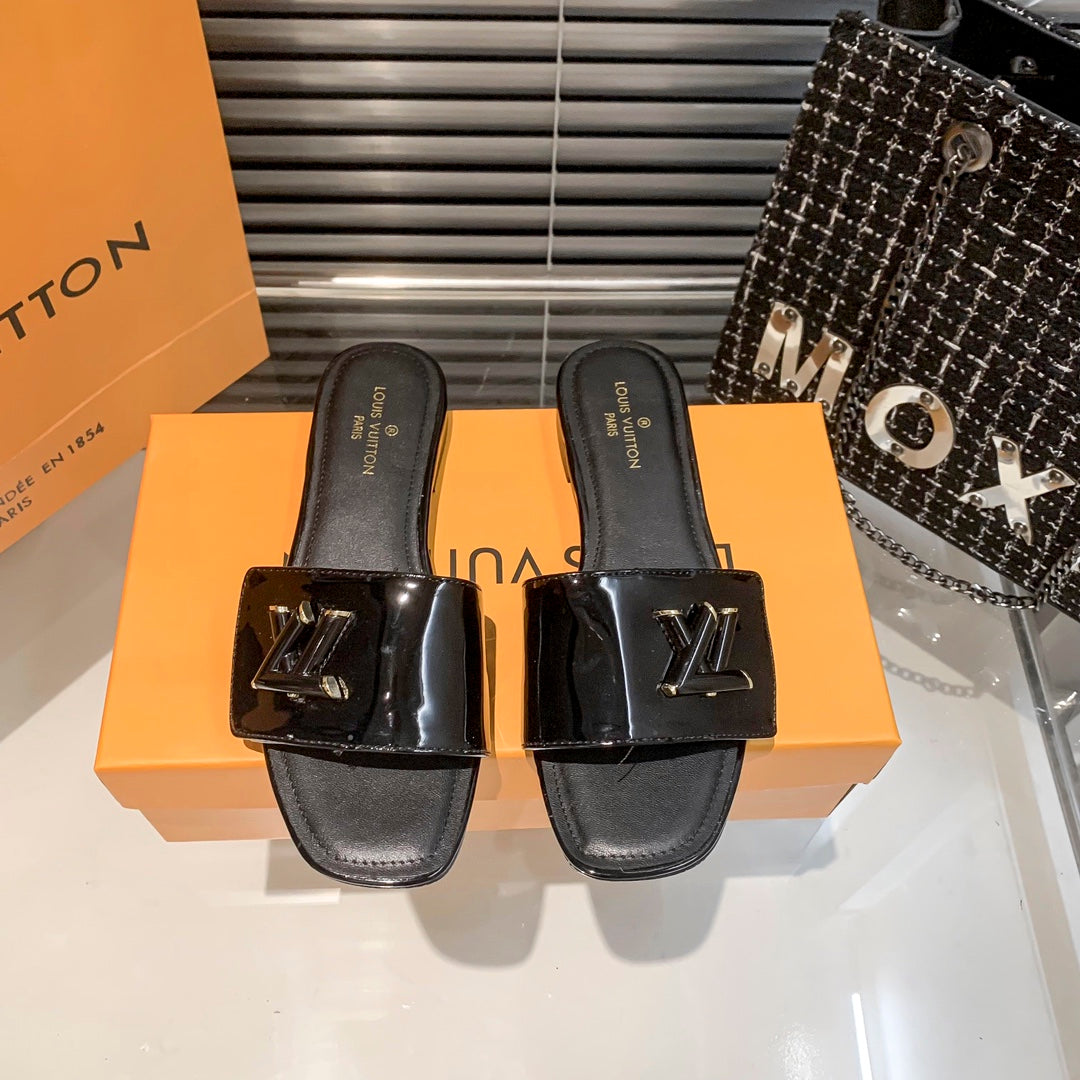 New Embos-1s-1ed Diamond Velcro Flat Slippers-1 mysite