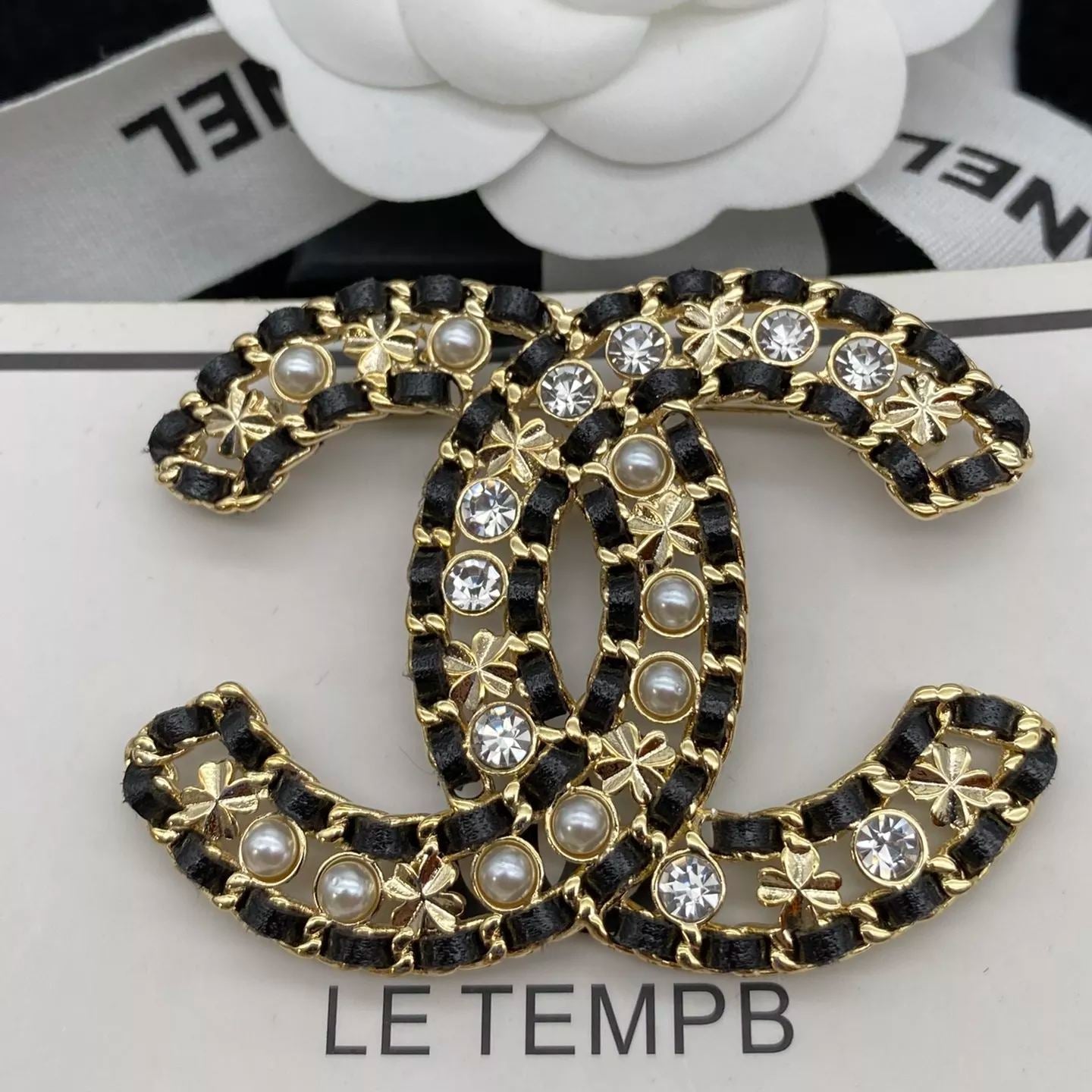 Lucky Clover Leather Brooch-1-s mysite