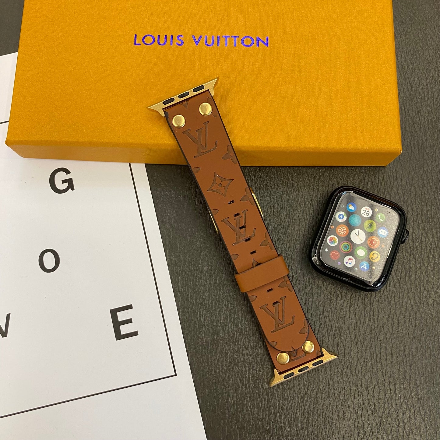 Bracelet de rechange Apple avec décoration en rivets et monogramme en relief WATCH BANDSs-1 mysite