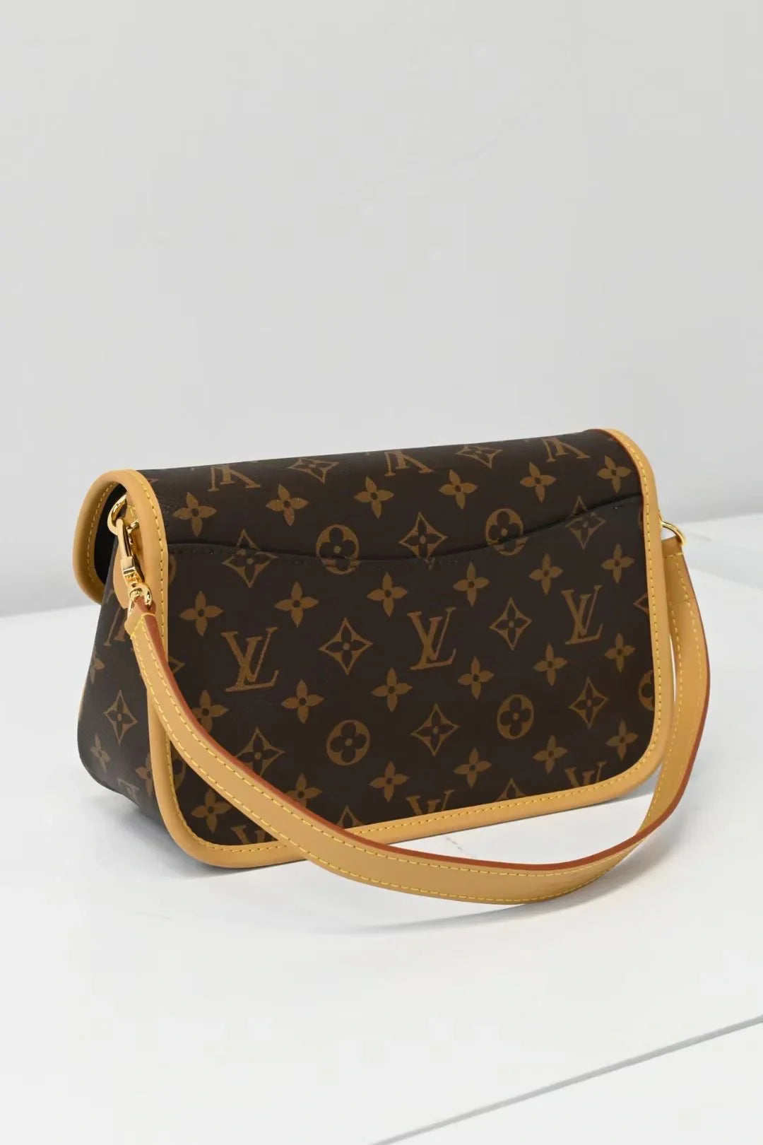 Vintage-Inspired Box Hand bag-1-2 mysite