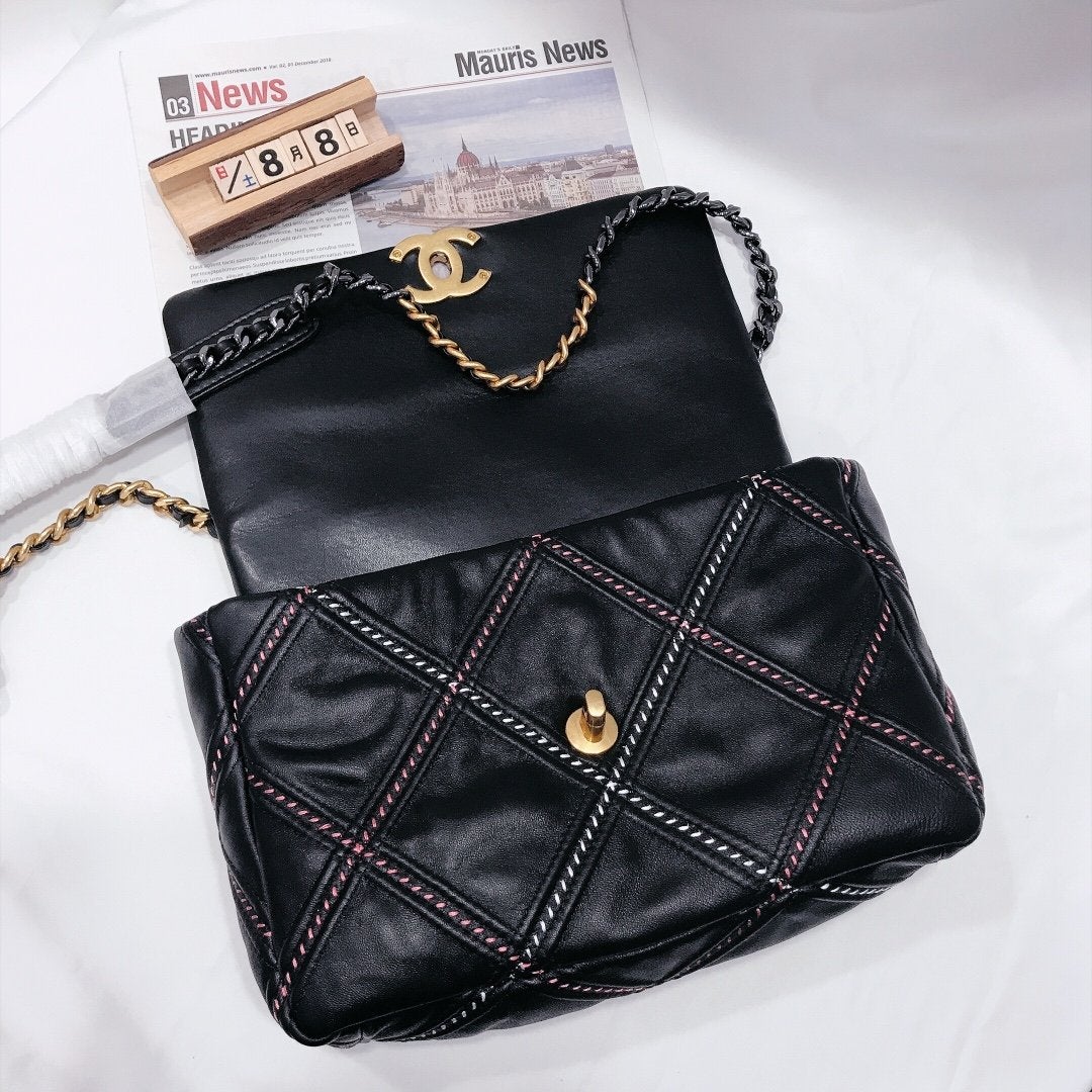 19 FLAP BAG 30CM BLACK QUILTED mysite