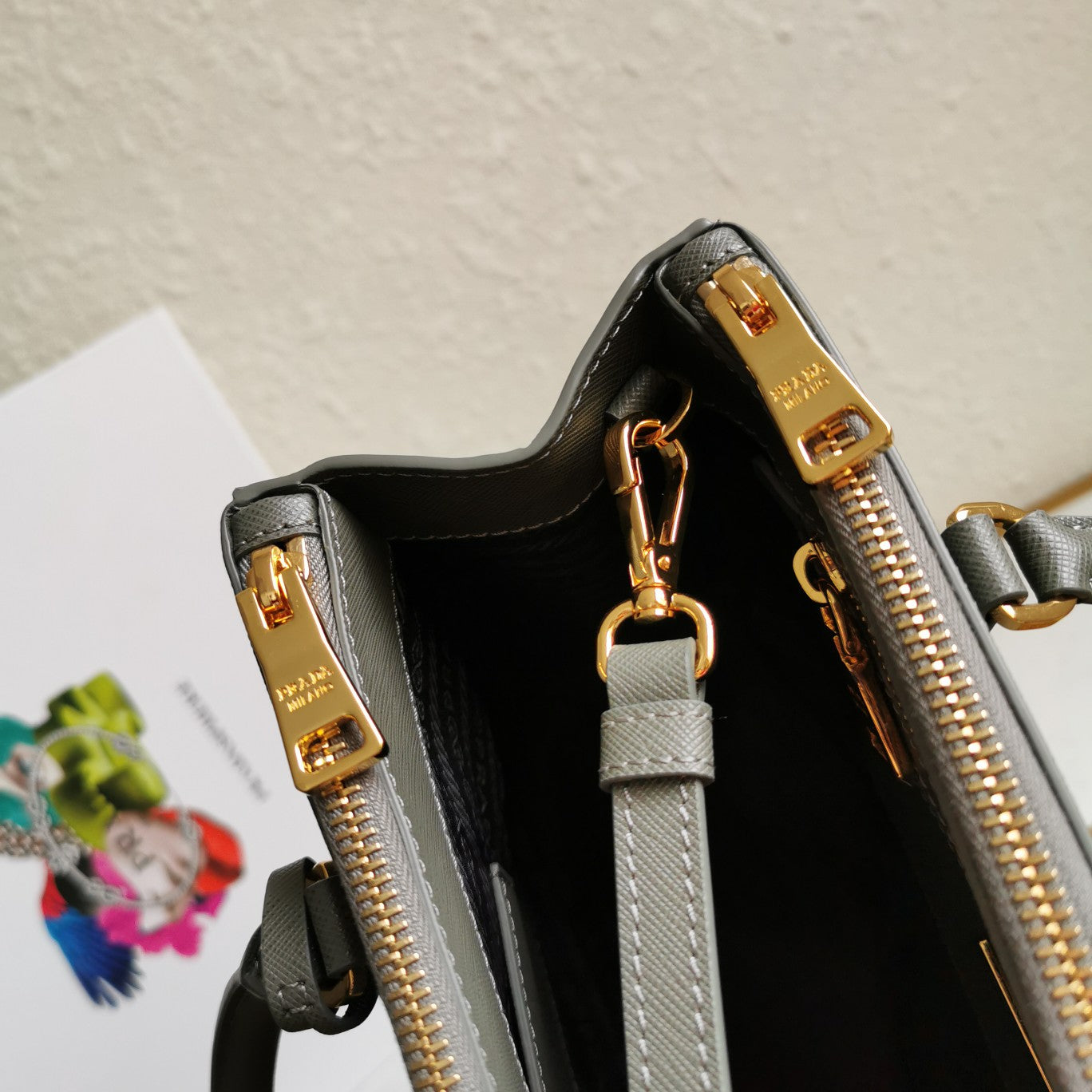 MEDIUM GALLERIA 28 GREY SAFFIANO LEATHER mysite