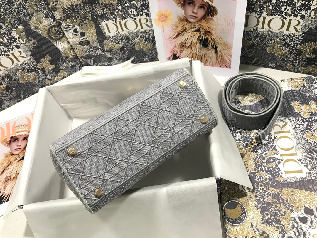 MEDIUM LADY D-LITE 24 GRAY CANNAGE EMBROIDERY mysite