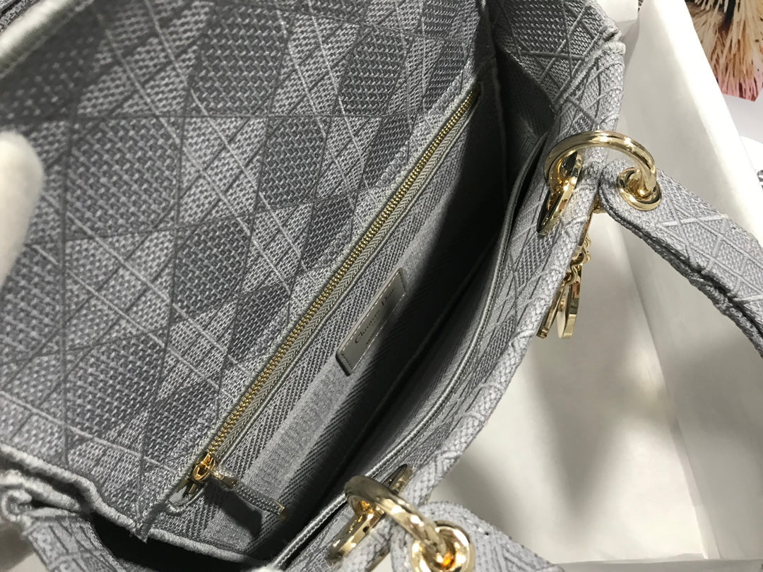 MEDIUM LADY D-LITE 24 GRAY CANNAGE EMBROIDERY mysite