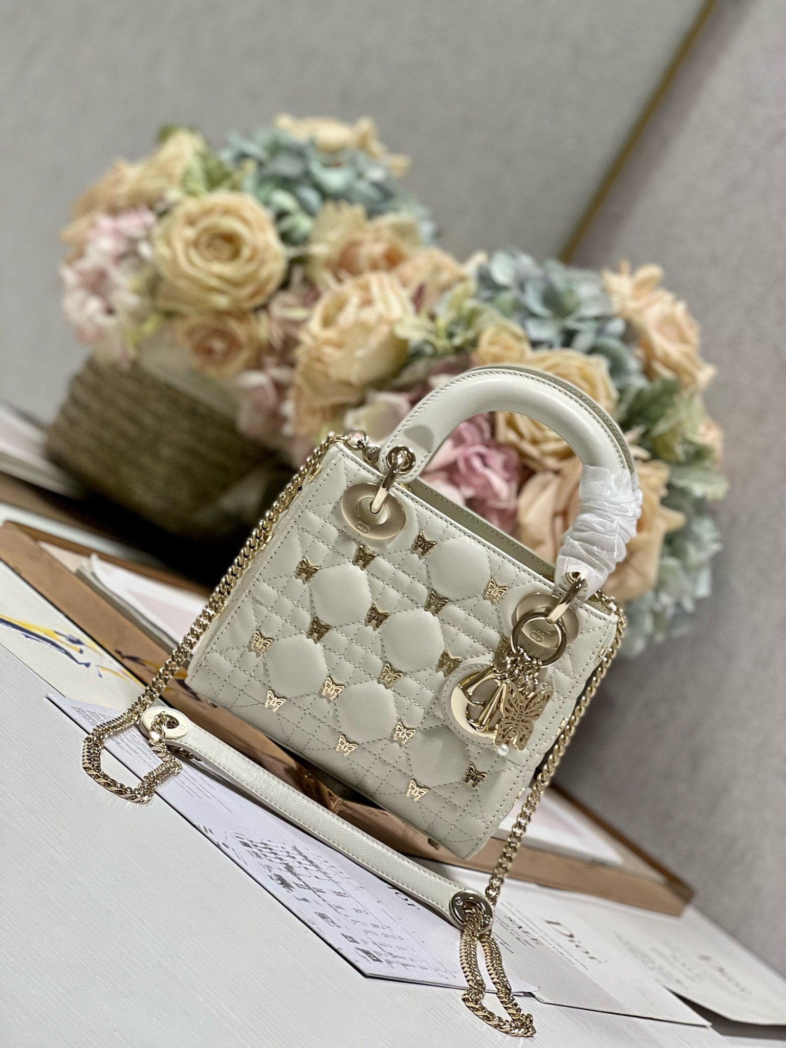 MINI LADY 17 BUTTERFLY STUD WHITE LAMBSKIN mysite