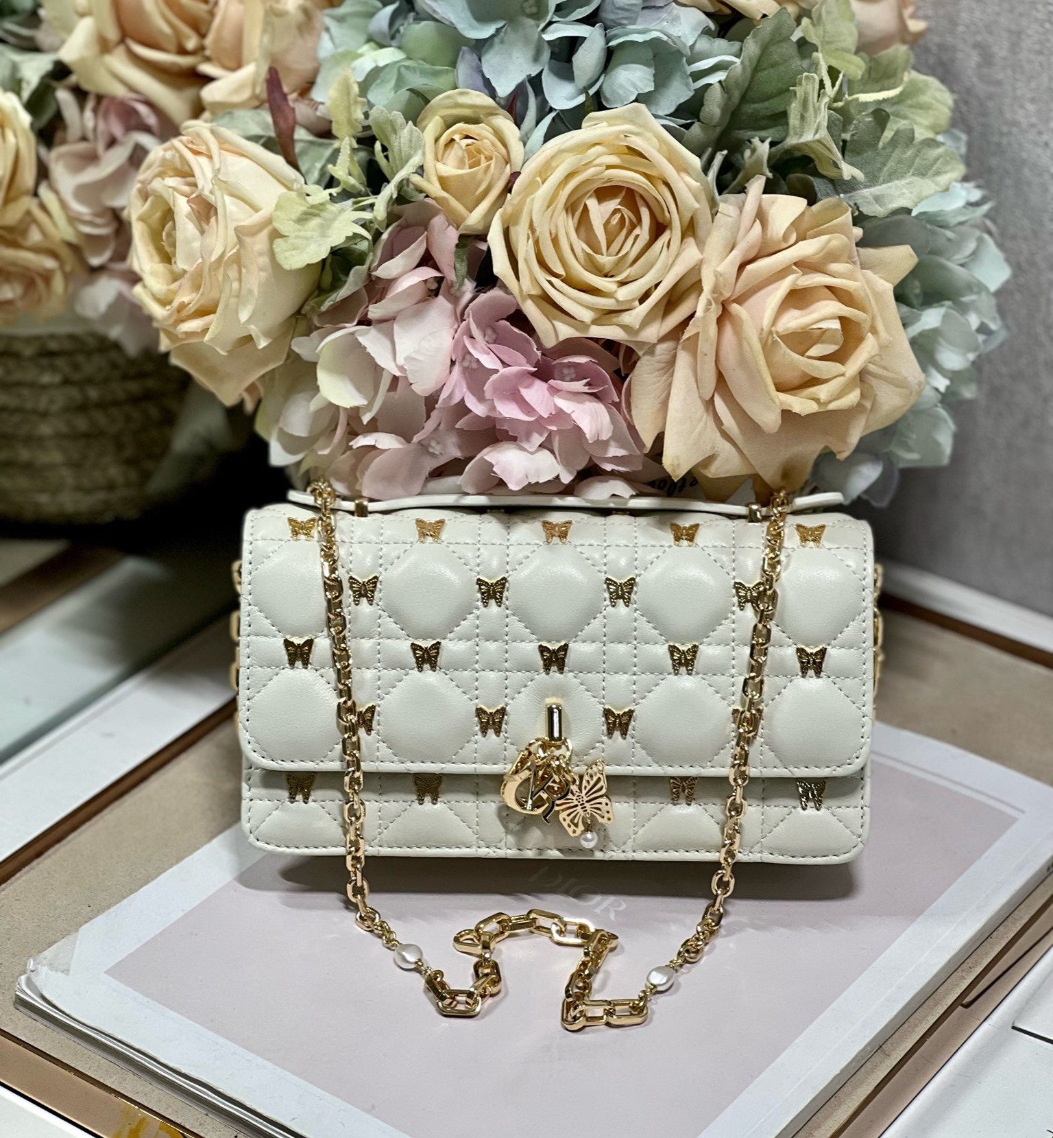 MISS LADY 21 BUTTERFLY STUD WHITE LAMBSKIN mysite