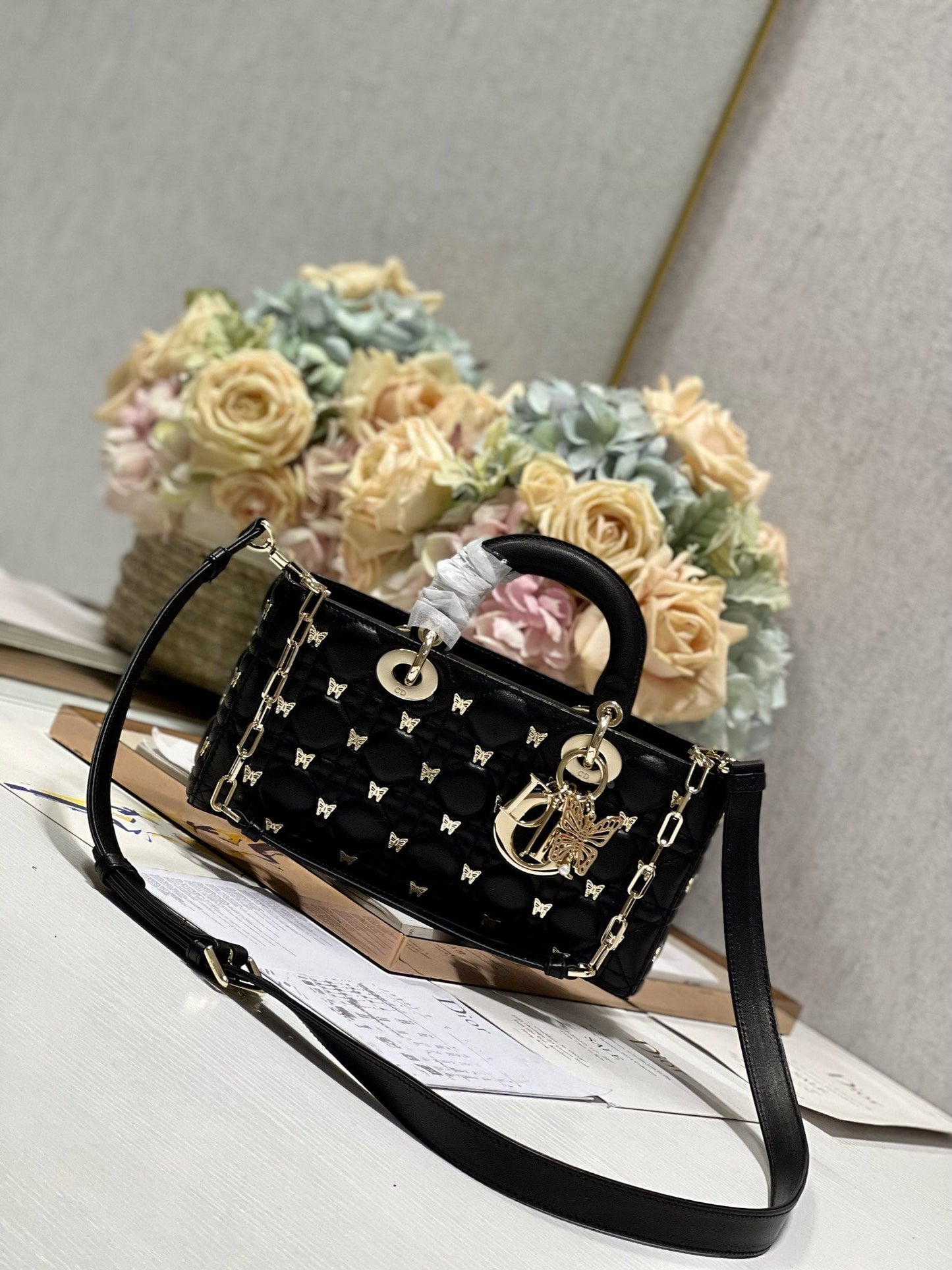 MEDIUM LADY D-JOY 26 BUTTERFLY STUD BLACK LAMBSKIN mysite