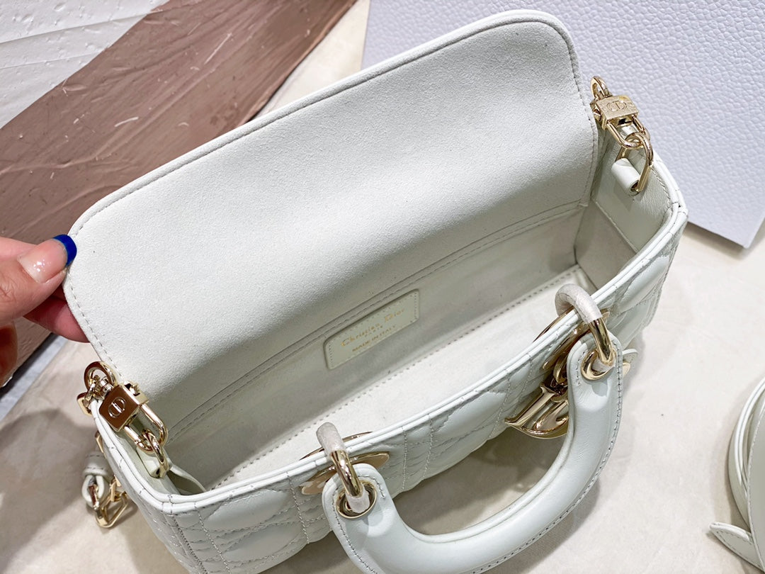 SMALL LADY D-JOY 22 WHITE SHEEPSKIN mysite