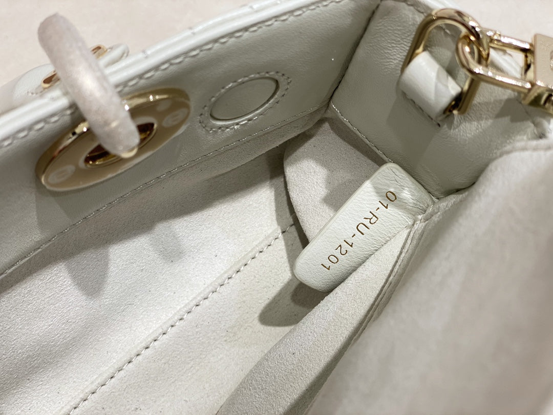 SMALL LADY D-JOY 22 WHITE SHEEPSKIN mysite