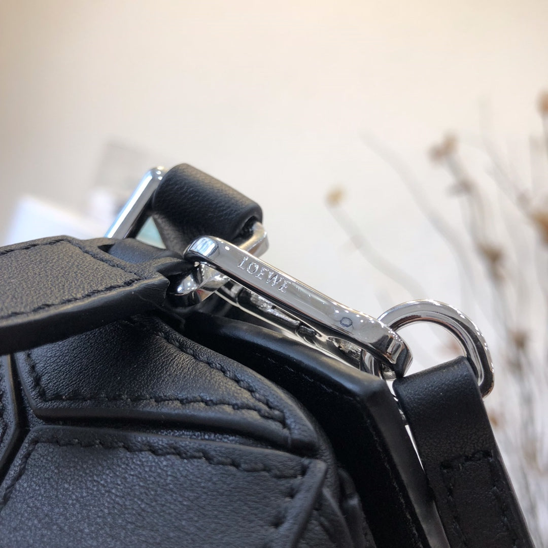 LOE MINI 18 PUZZLE BAG IN BLACK CALFSKIN mysite