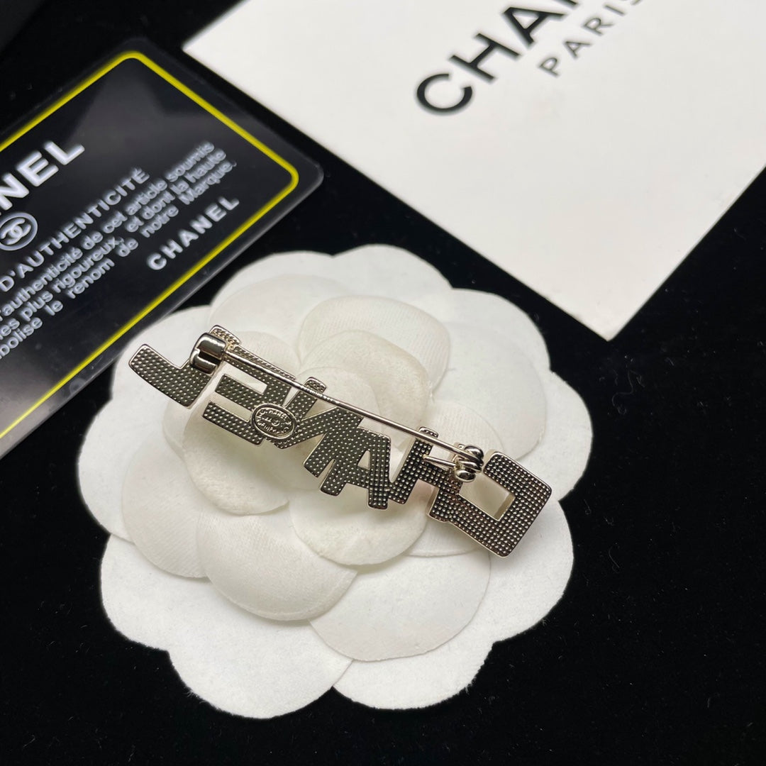 Personalized Colorful Letter Brooch-1-s mysite