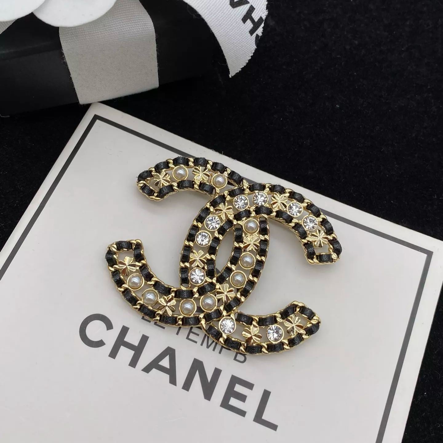 Lucky Clover Leather Brooch-1-s mysite