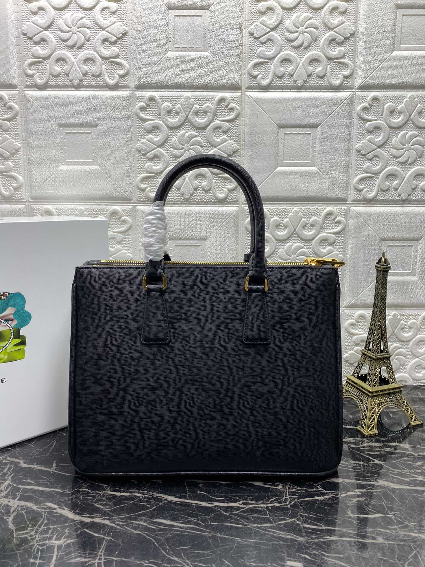 PRA GALLERIA 32 BAG IN BLACK SAFFIANO LEATHER