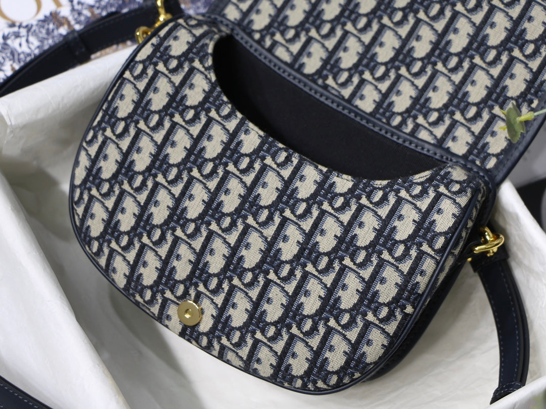 MEDIUM CD BOBBY 22CM BLUE OBLIQUE EMBROIDEDERED CANVAS GOLD HARDWARE mysite