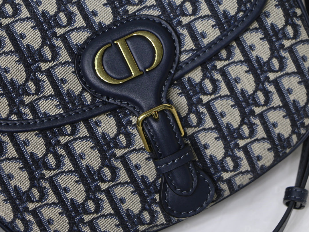 MEDIUM CD BOBBY 22CM BLUE OBLIQUE EMBROIDEDERED CANVAS GOLD HARDWARE mysite