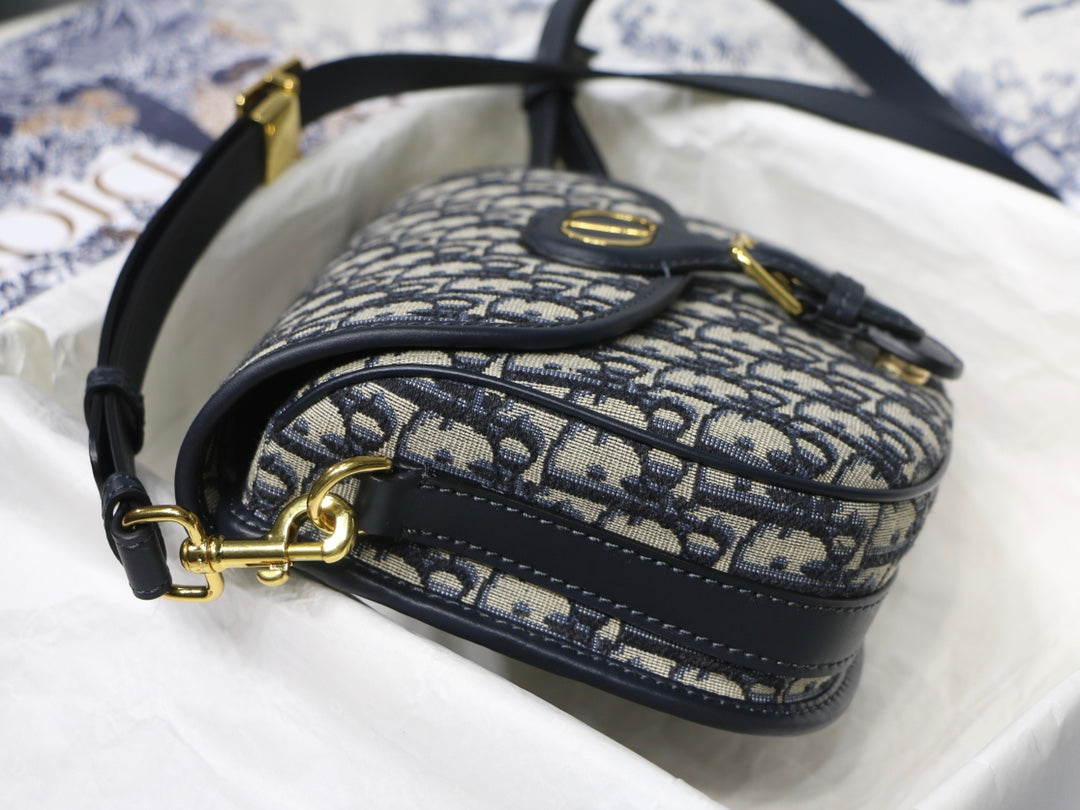 MEDIUM CD BOBBY 22CM BLUE OBLIQUE EMBROIDEDERED CANVAS GOLD HARDWARE mysite