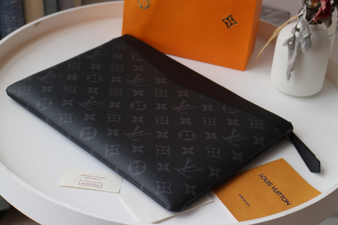 LV M62048 Daily Pouch Black Monogram Canvas & Cowhide mysite