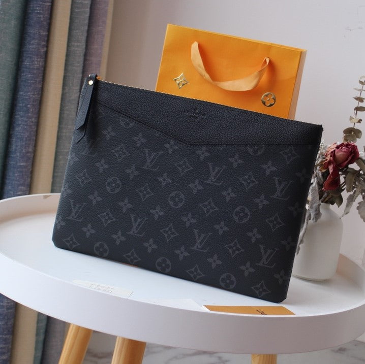 LV M62048 Daily Pouch Black Monogram Canvas & Cowhide mysite