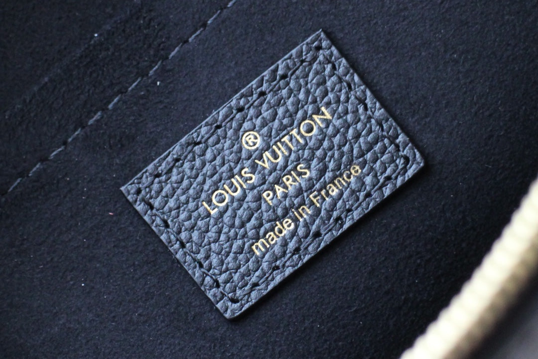 LV M62048 Daily Pouch Black Monogram Canvas & Cowhide mysite