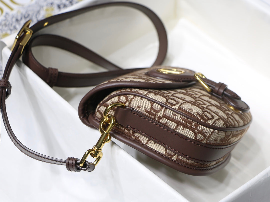 MEDIUM CD BOBBY 22CM CHOCOLATE OBLIQUE CANVAS GOLD HARDWARE mysite