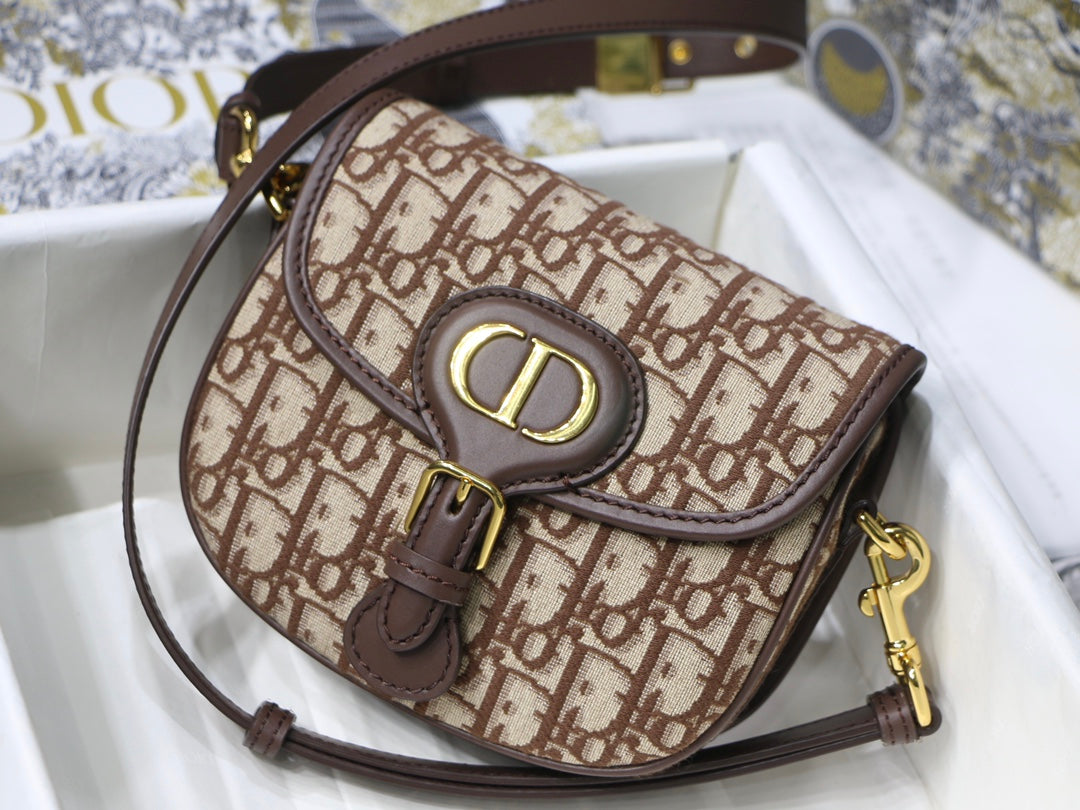 MEDIUM CD BOBBY 22CM CHOCOLATE OBLIQUE CANVAS GOLD HARDWARE mysite