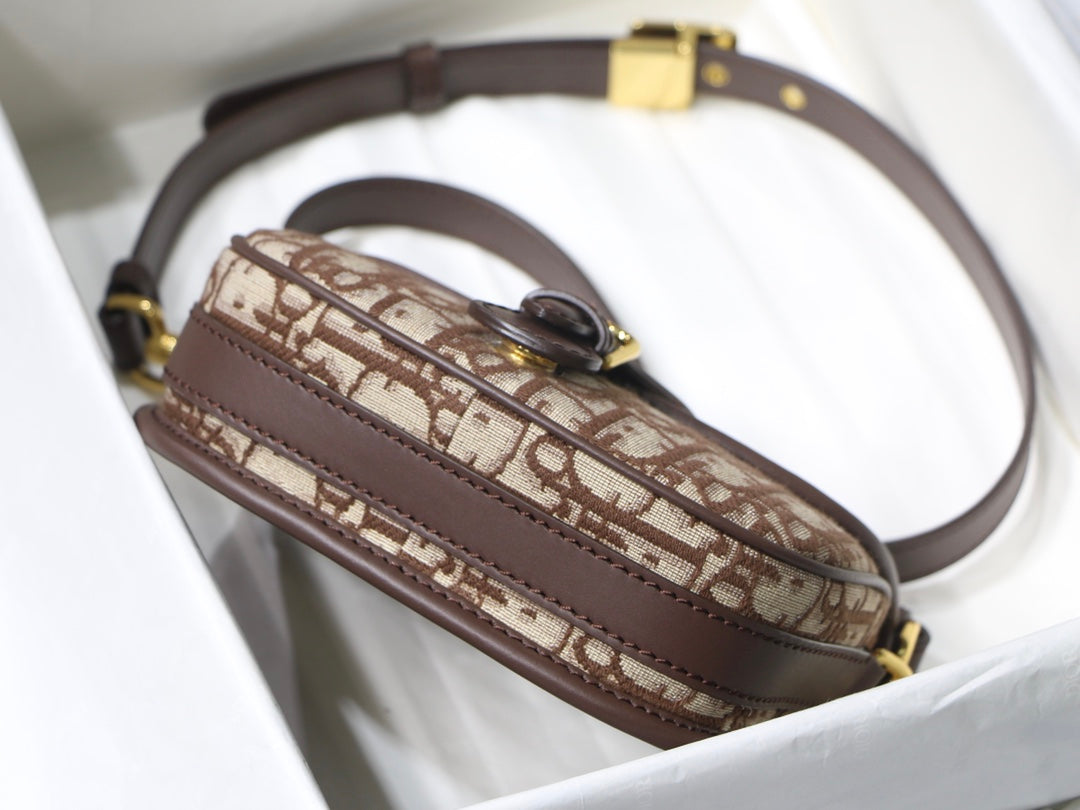 MEDIUM CD BOBBY 22CM CHOCOLATE OBLIQUE CANVAS GOLD HARDWARE mysite