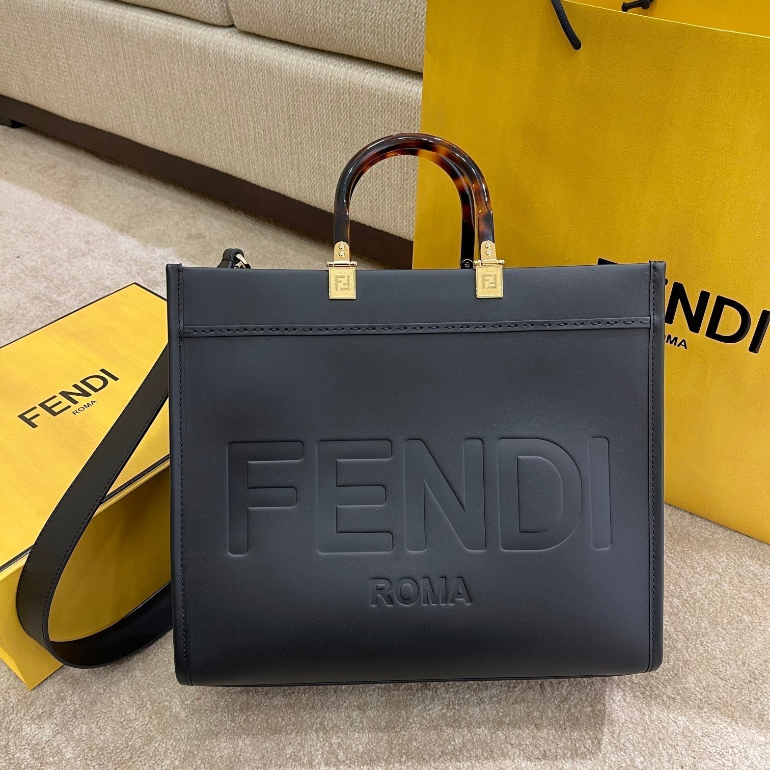 SHINE LARGE 35 TOTE IN BLACK CALFSKIN mysite