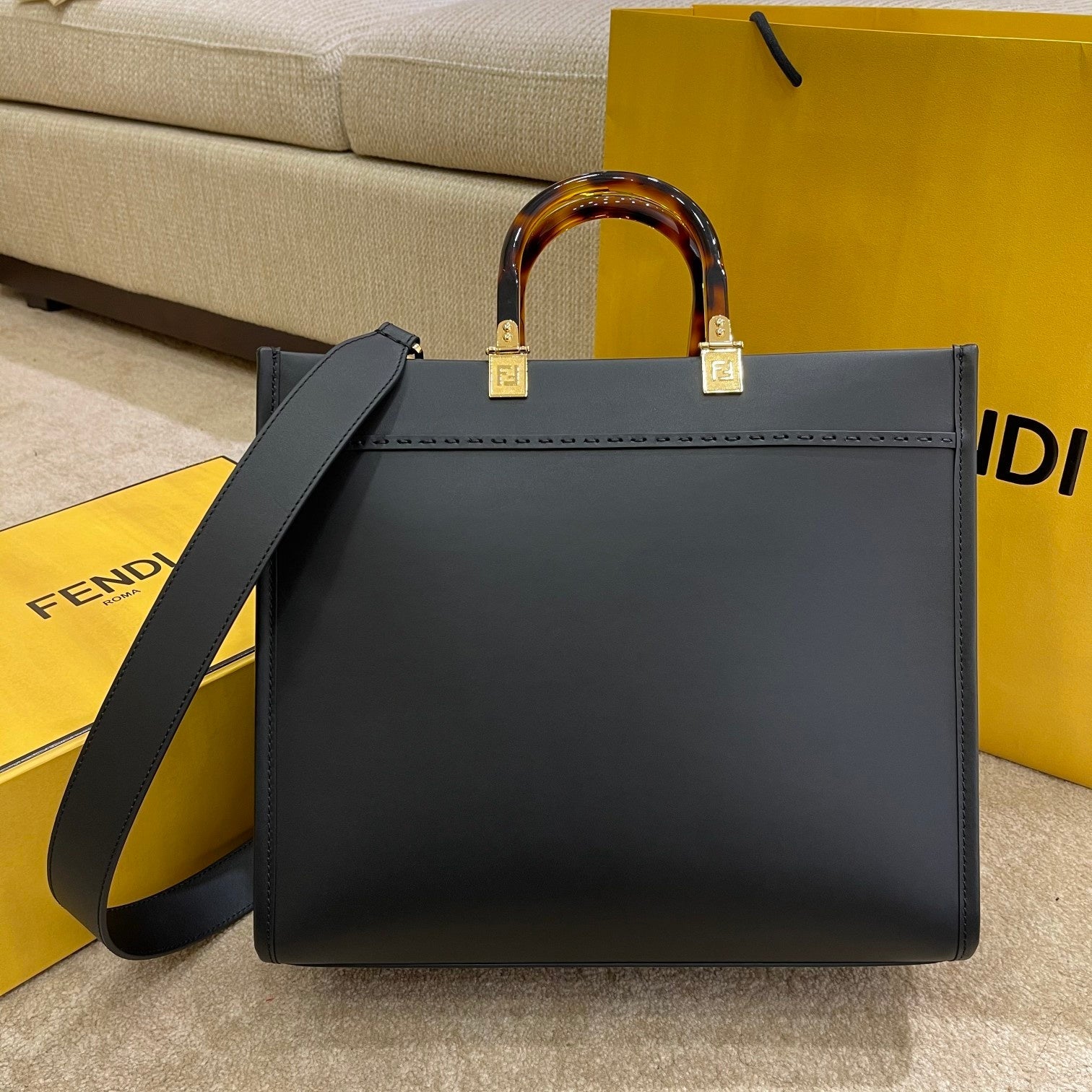 SHINE LARGE 35 TOTE IN BLACK CALFSKIN mysite