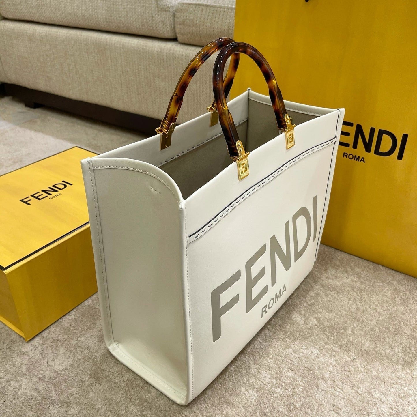SHINE LARGE 35 TOTE IN WHITE CALFSKIN mysite