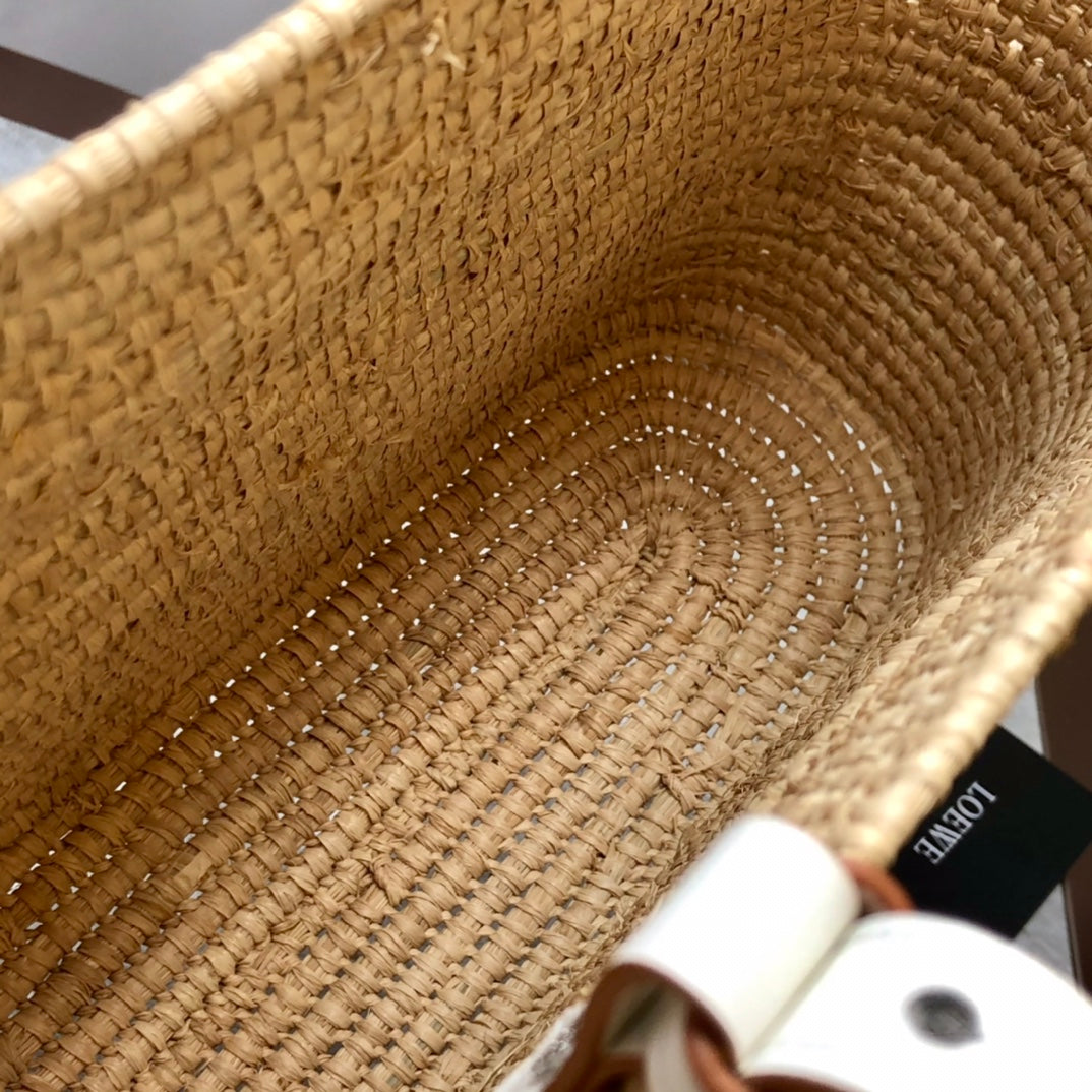 LOE SQUARE BASKET BAG 28 IN NATURAL RAFFIA AND WHITE CALFSKIN mysite