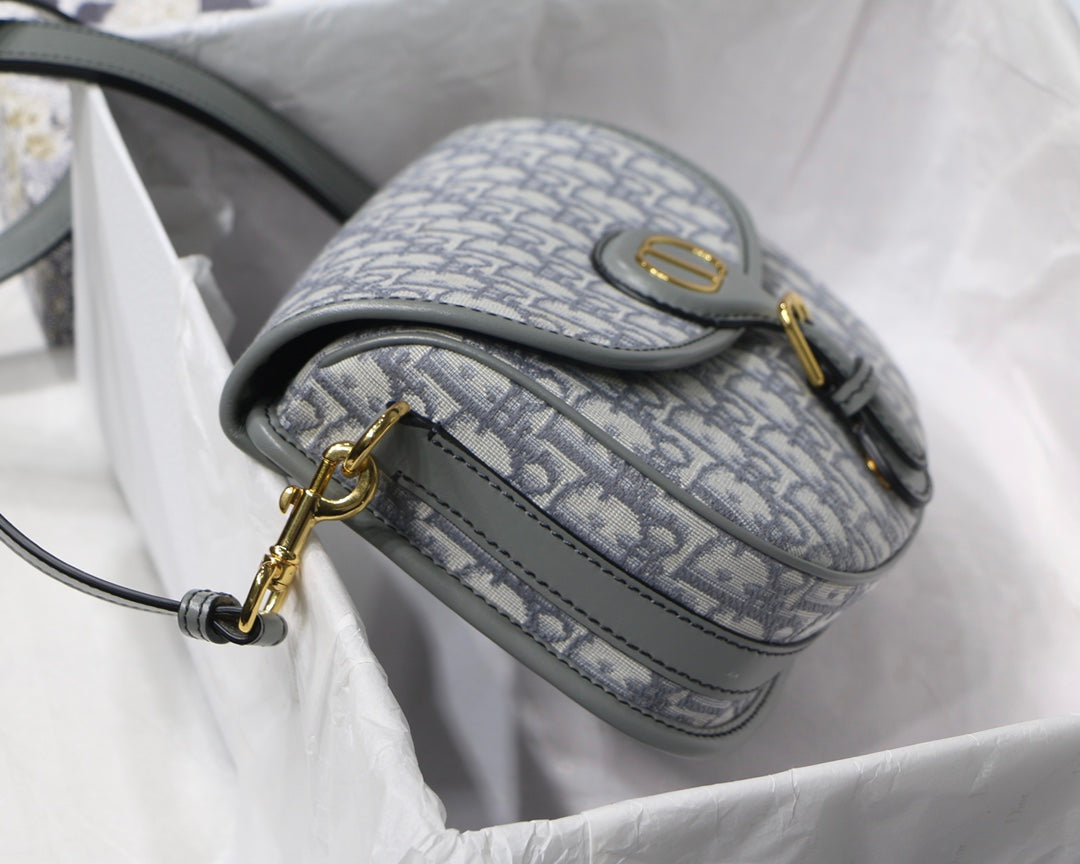 MEDIUM CD BOBBY 22CM GREY OBLIQUE CANVAS GOLD HARDWARE mysite
