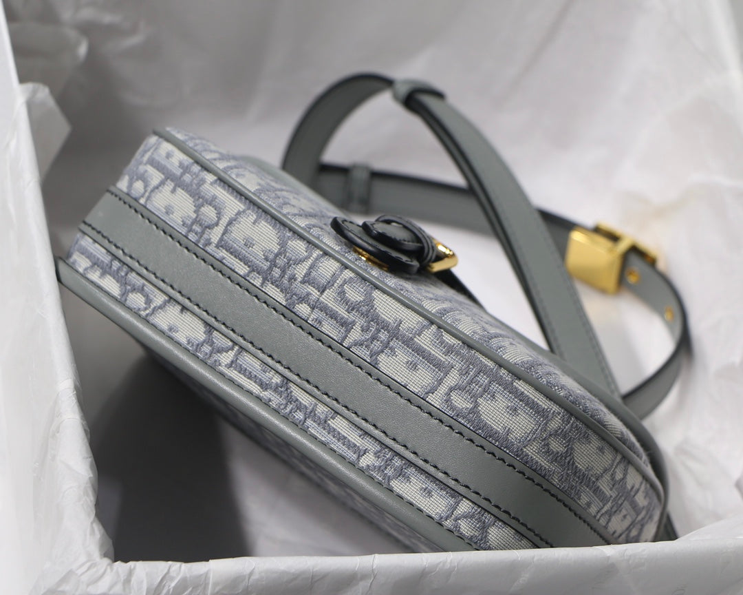 MEDIUM CD BOBBY 22CM GREY OBLIQUE CANVAS GOLD HARDWARE mysite