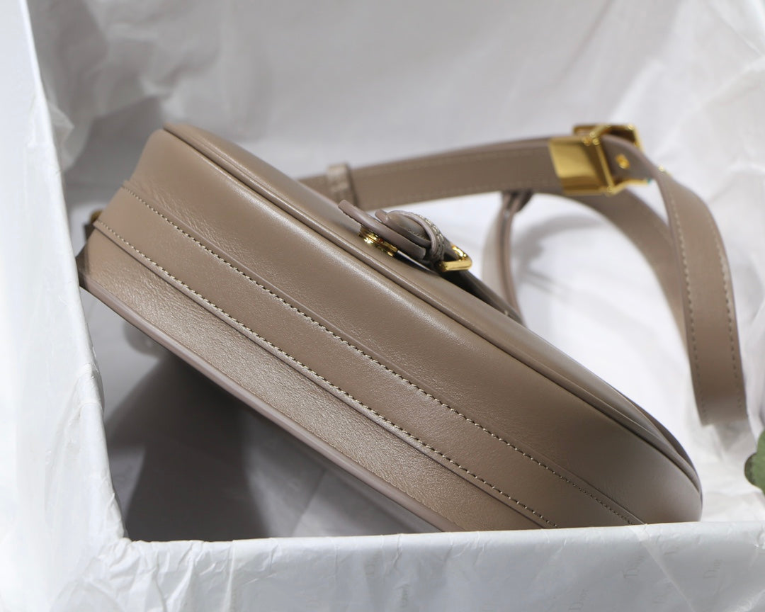 MEDIUM CD BOBBY 22CM DARK BROWN CALFSKIN GOLD HARDWARE mysite