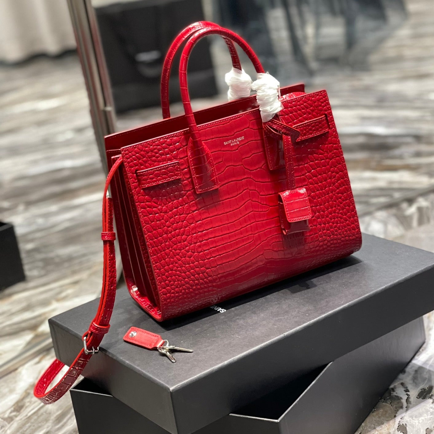 SAC DE JOUR BABY 26 RED CALFSKIN GOLD HARDWARE mysite