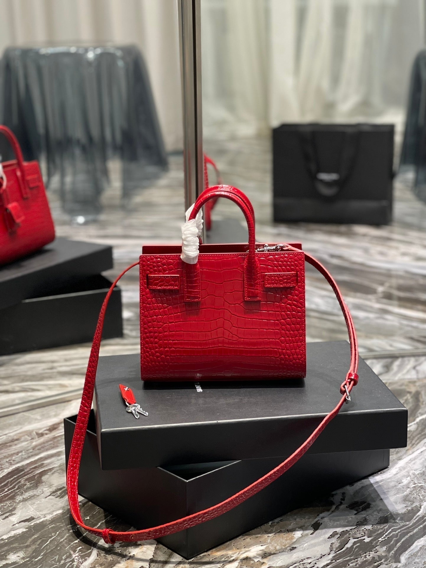 SAC DE JOUR NANO 22 RED CALFSKIN GOLD HARDWARE mysite