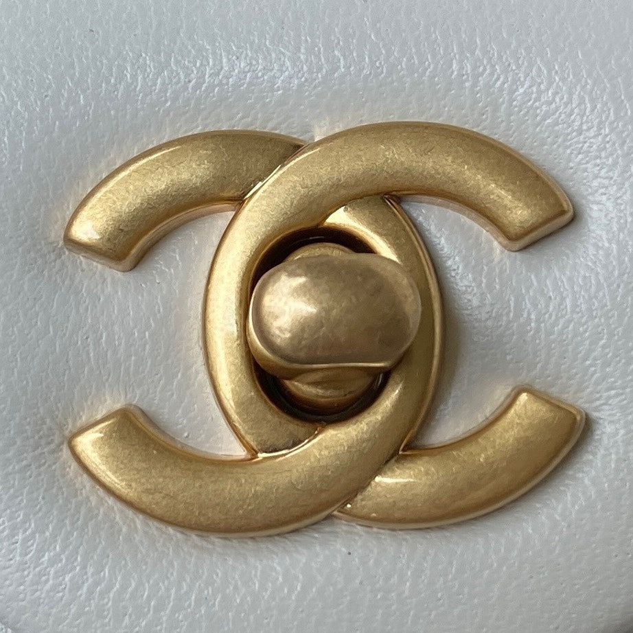 Classic Mini Flap Bag 20cm White Lambskin Gold Hardware mysite