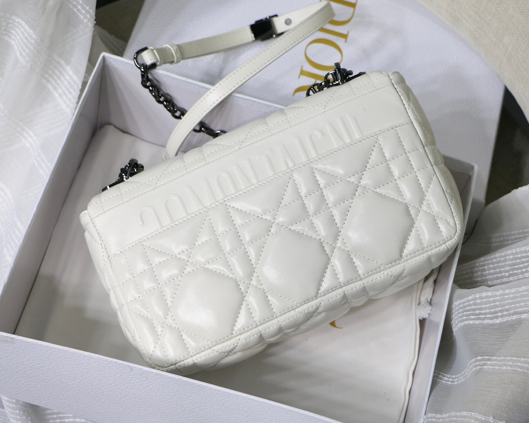 medium caro 25.5 white calfskin black hardware mysite